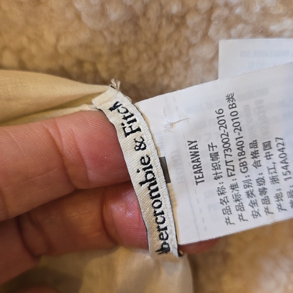 Abercrombie & Fitch Creamy White Fuzzy Bucket Hat - Picture 6 of 7